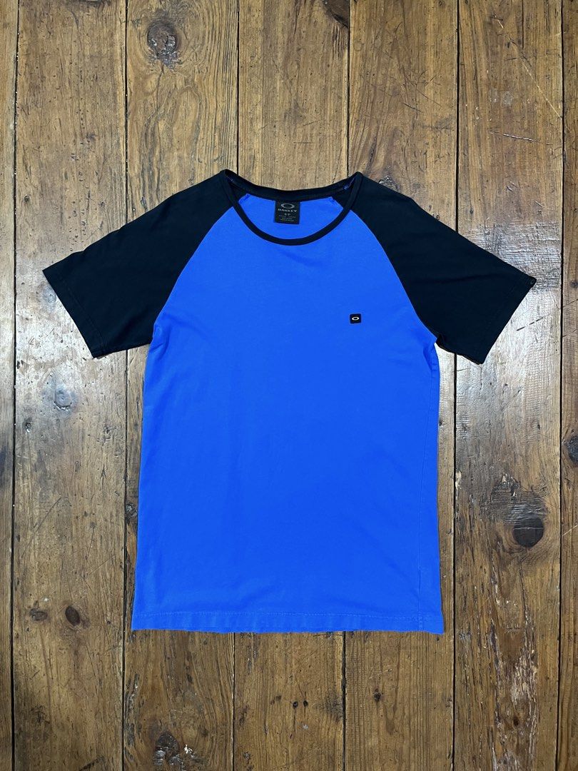 Oakley Raglan T-Shirt (Category: Tshirts & Polo Shirts ) located in Baguio. Submitted by fishy___fish (Listing ID 1465893093, Image 1). Description: Oakley Raglan T-Shirt Tagged S Width: 20” Length: 29.5” Fits M No issues.