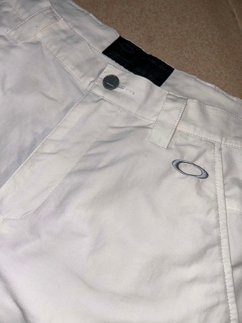 Oakley Take Pro Pants (Category: Trousers) located in Manila. Submitted by zerowastethriftco. (Listing ID 1465935493, Image 2). Description: -As New Condition -10/10 Color Rate sa white -No Issue -Dimes L40xWL32.