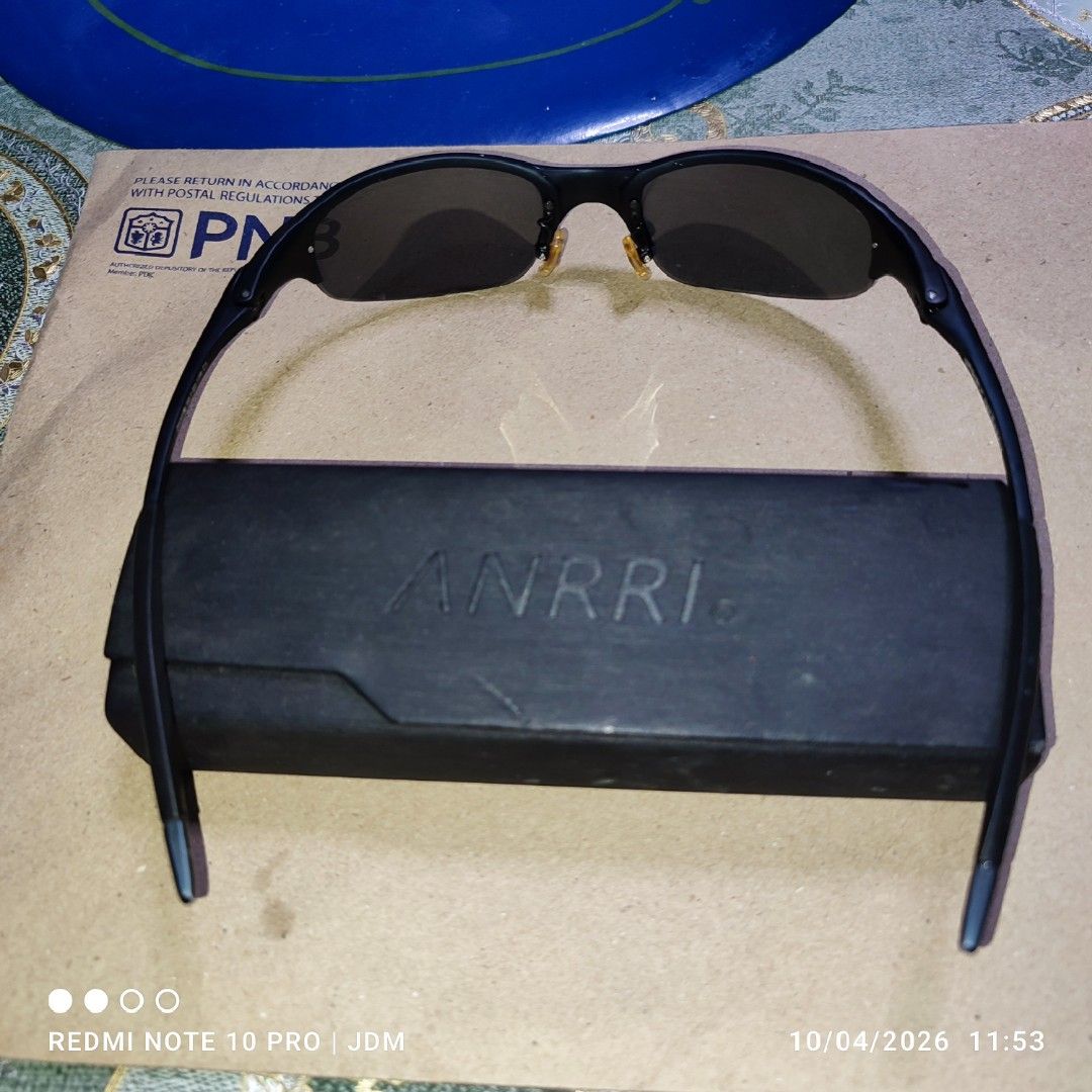 Oakley Xmetal series (Category: Sunglasses & Eyewear) located in Antipolo. Submitted by klashnikov (Listing ID 1465789423, Image 2). Description: Padala lang sakin, mas ginagamit ko yung rayban, kaya nakatago lang sa cabinet,made of Alloy pang porma nyo,made in USA, don't know the exact mdl ,selling as genuine/off since im not into Oakley's Condition:Very good Honest issue:used/faded polarized lens (papalitan nyo na lang) Payment option:Bank tran