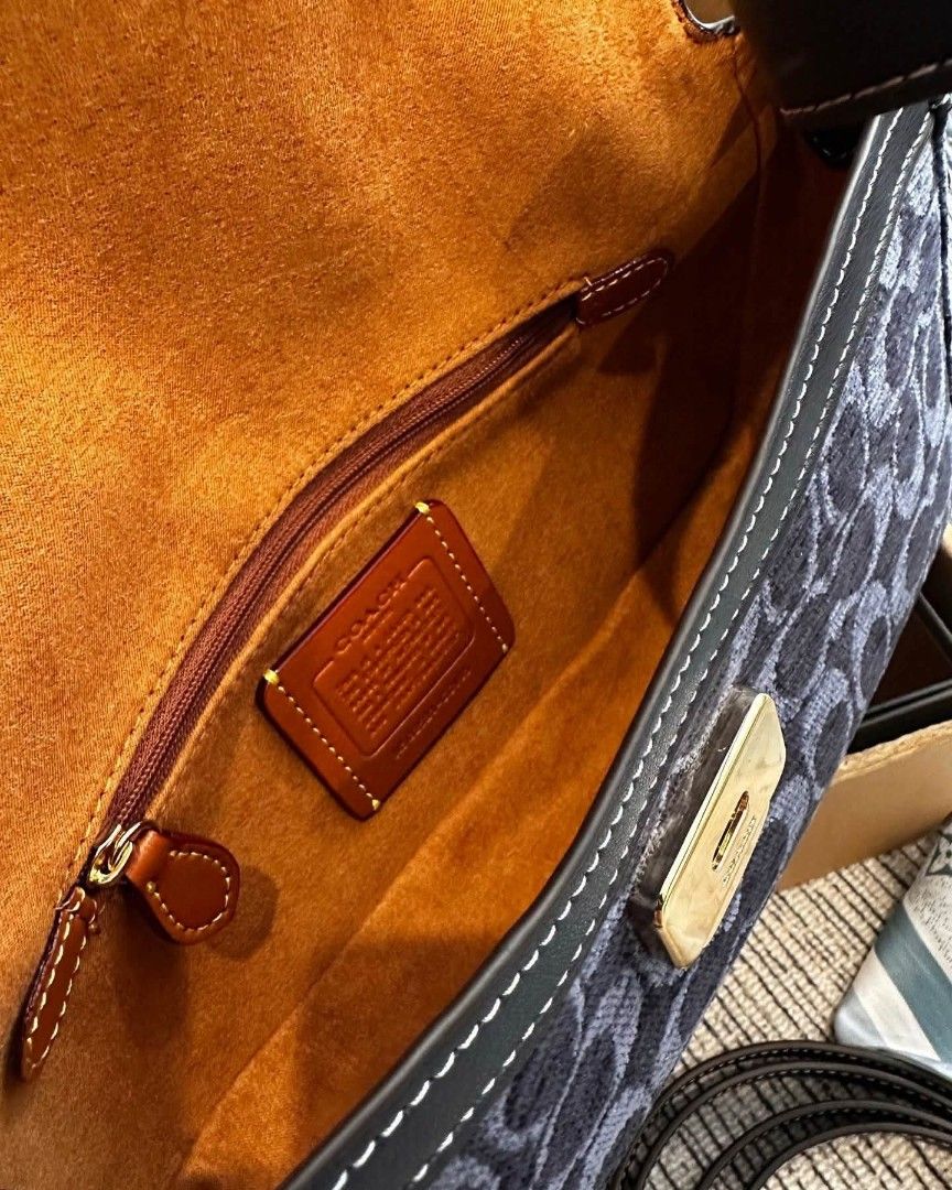 OG Coach Bags (Category: Shoulder Bags) located in Mandaluyong City. Submitted by modamuseph (Listing ID 1465939886, Image 3). Description: OG COACH BAG from outlet in Thailand.