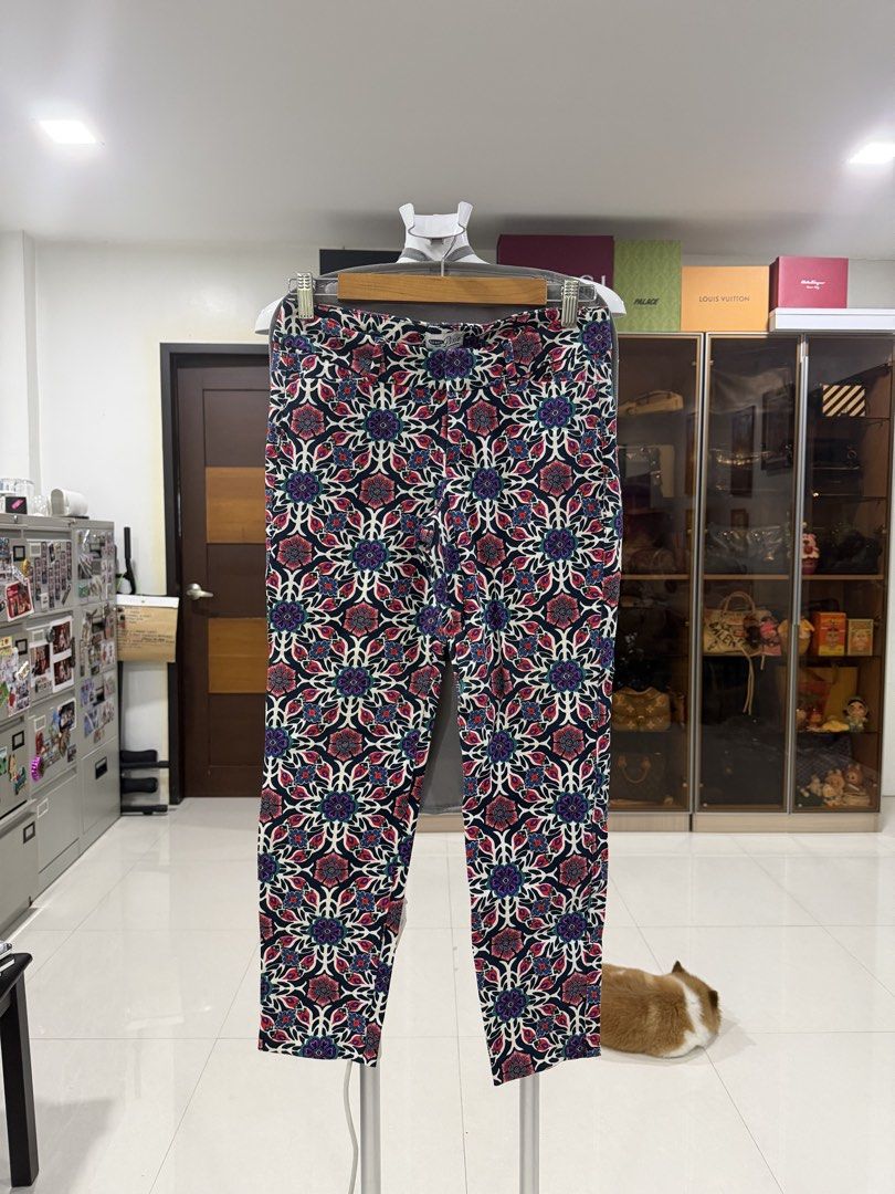 Old Navy - Size 4 (Category: Other Bottoms) located in Manila. Submitted by imprincessg888 (Listing ID 1465840750, Image 1). Description: .