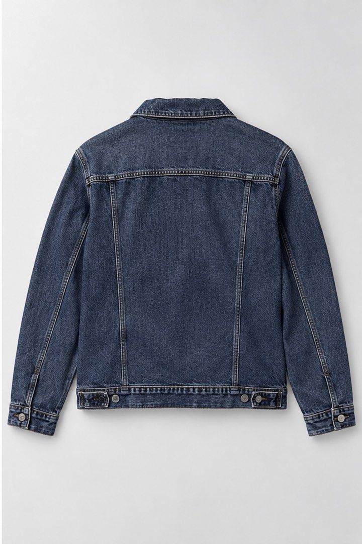 Old navy denim jacket (Category: Coats, Jackets and Outerwear) located in Santa Rosa. Submitted by charlesperez (Listing ID 1465867505, Image 3). Description: .