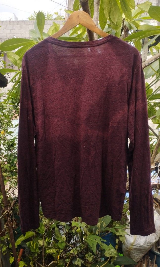 Old Navy Large Henley Sweatshirt Longsleeve Pullover Maroon (Category: Coats, Jackets and Outerwear) located in Taguig. Submitted by archie.abdullathrift (Listing ID 1465911713, Image 3). Description: Old Navy Henley Large L29W22 Color Rate: 9/10 Condition: 9/10 No Issue. ✨ 💵 Cash/Gcash or COD via Lalamove 📍Taguig.