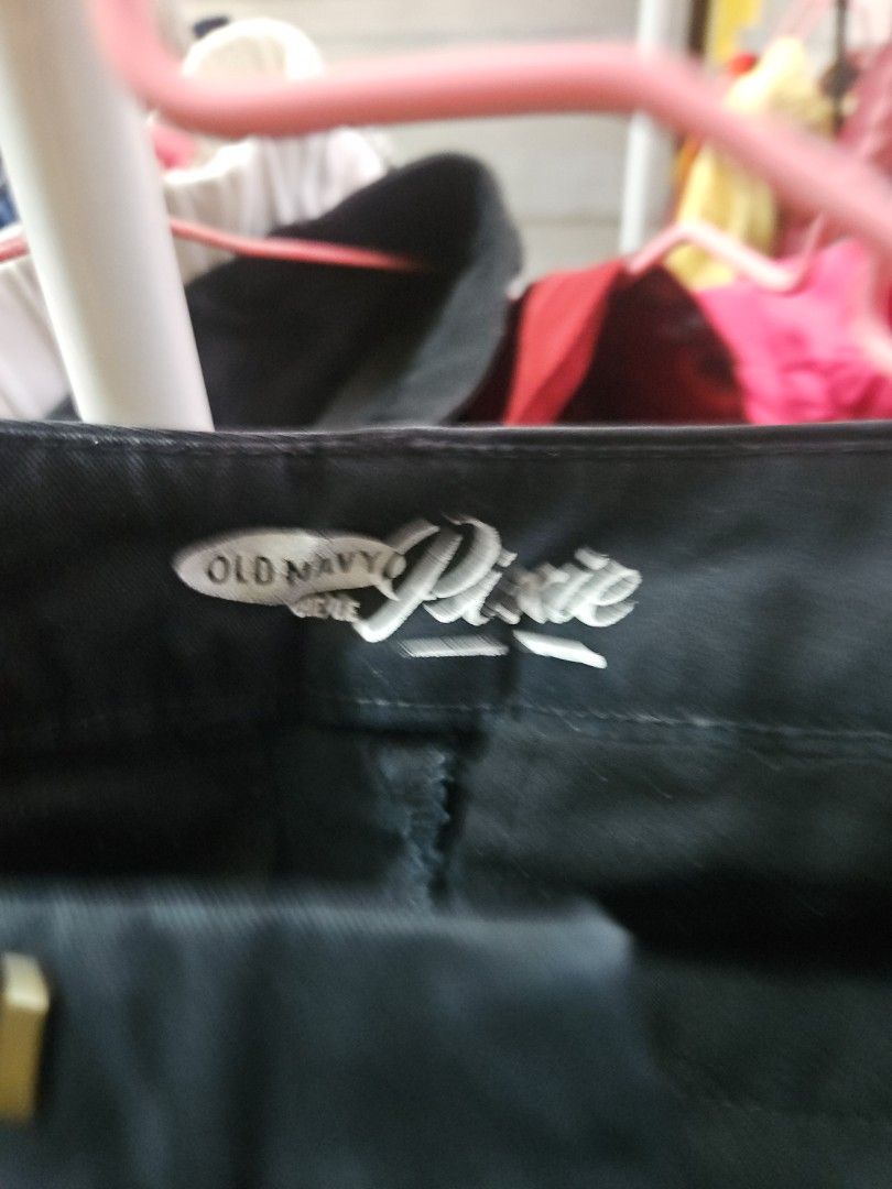 Old Navy Pixie Shorts Black Size 0 Regular (Category: Shorts) located in Calamba. Submitted by handpickedbynetty (Listing ID 1465829834, Image 2). Description: - Brand: Old Navy - Style: Pixie shorts - Color: Classic Black - Size: 0 Regular Standard Fit (160/58A) - Material: 97% cotton, 3% spandex (with slight stretch) - Closure: Zip fly with hook and bar - Condition: Excellent, clean design perfect for casual wear or blouses.