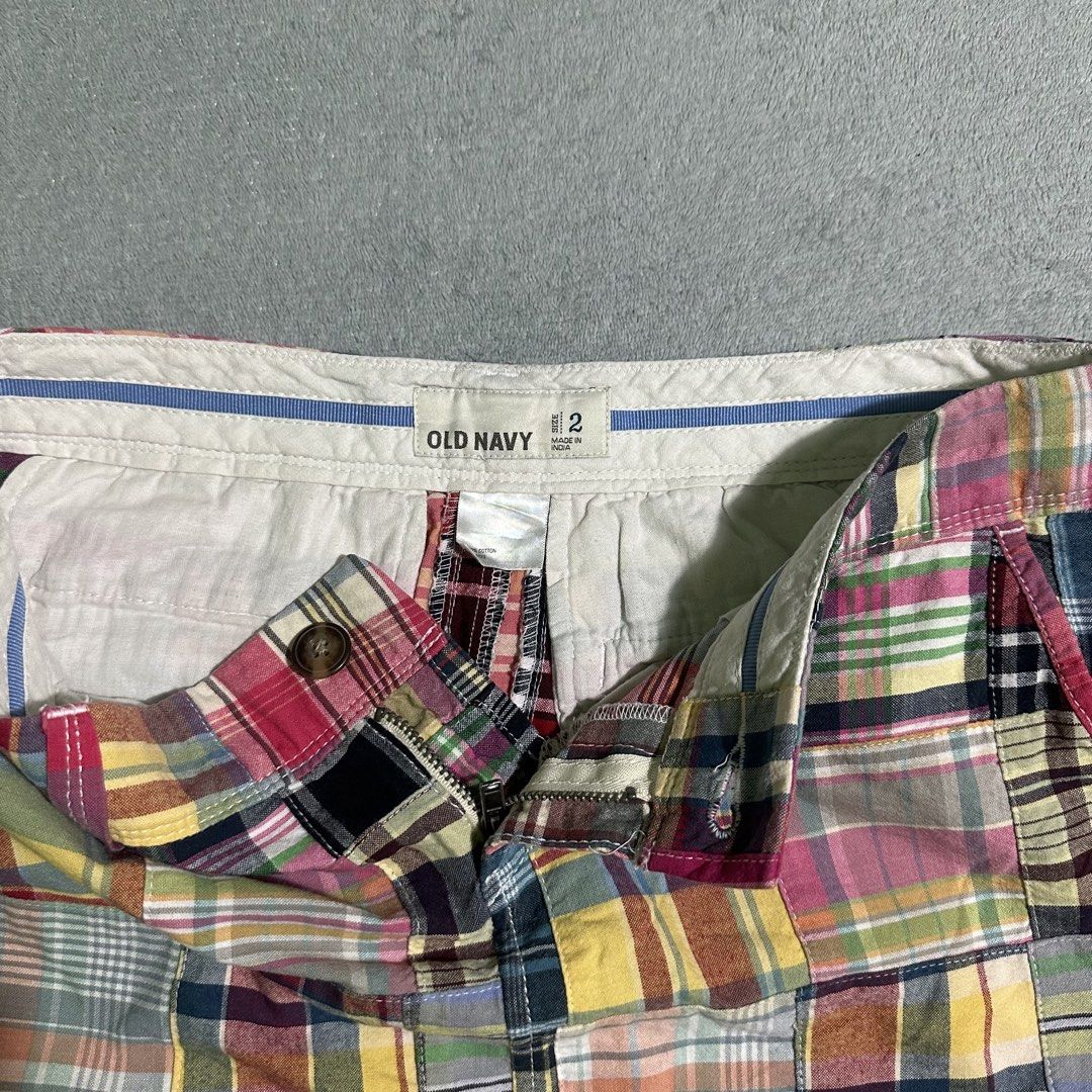 Old Navy Plaid Patchwork Mini Skirt Size 2 (Category: Skirts) located in Villaverde. Submitted by bakatzy_secondhand_garments (Listing ID 1465885889, Image 2). Description: - Brand: Old Navy - Style: Patchwork mini skirt in a multi-color plaid print - Size: 2 - Material: 100% Cotton (Made in India) - Features: Button and zip fly closure, belt loops, front hand pockets, and rear welt pockets - Condition/Vibe: Fun vintage-style pattern, ideal for c