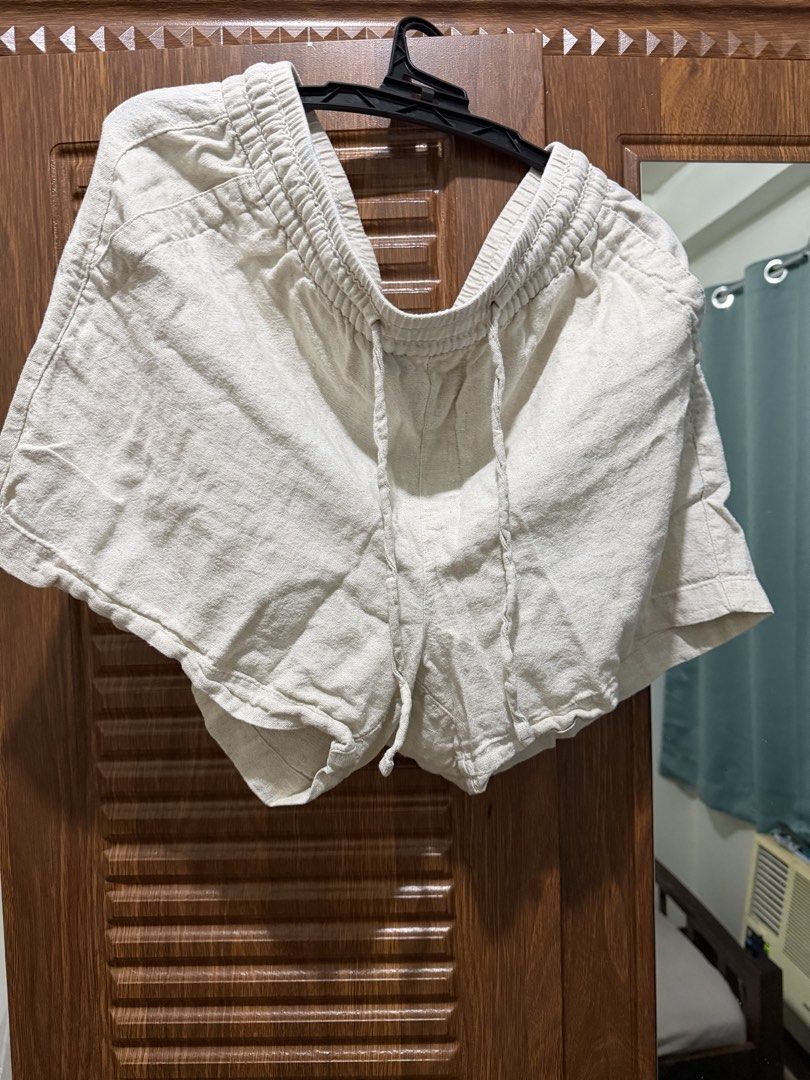 Old navy used once (Category: Shorts) located in Manila. Submitted by hanamorata (Listing ID 1465931479, Image 1). Description: - Color: Versatile beige - Material: Lightweight, breathable linen-blend fabric - Waistband: Elastic with matching adjustable drawstring - Fit: Relaxed cut through the legs for maximum comfort - Best for: Warm weather, beach trips, casual outings, or lounging at home - Styling: Easily pairs with any basic tee or tank top