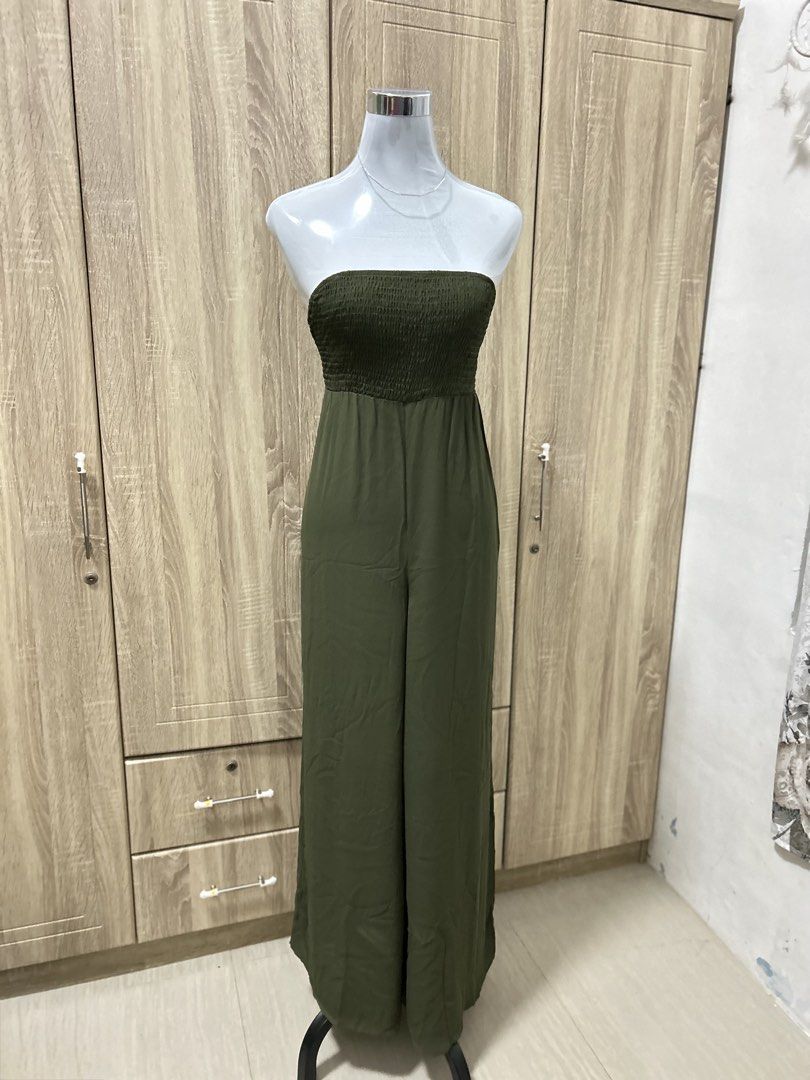Olive Green Strapless Smocked Jumpsuit (Category: Jumpsuits) located in Cavite. Submitted by cl09-39734 (Listing ID 1465817994, Image 3). Description: - Color: Olive green - Style: Strapless jumpsuit with wide legs - Details: Comfortable smocked bodice - Fabric: Light and flowing for warm days - Fit: Easy to slip on and wear.