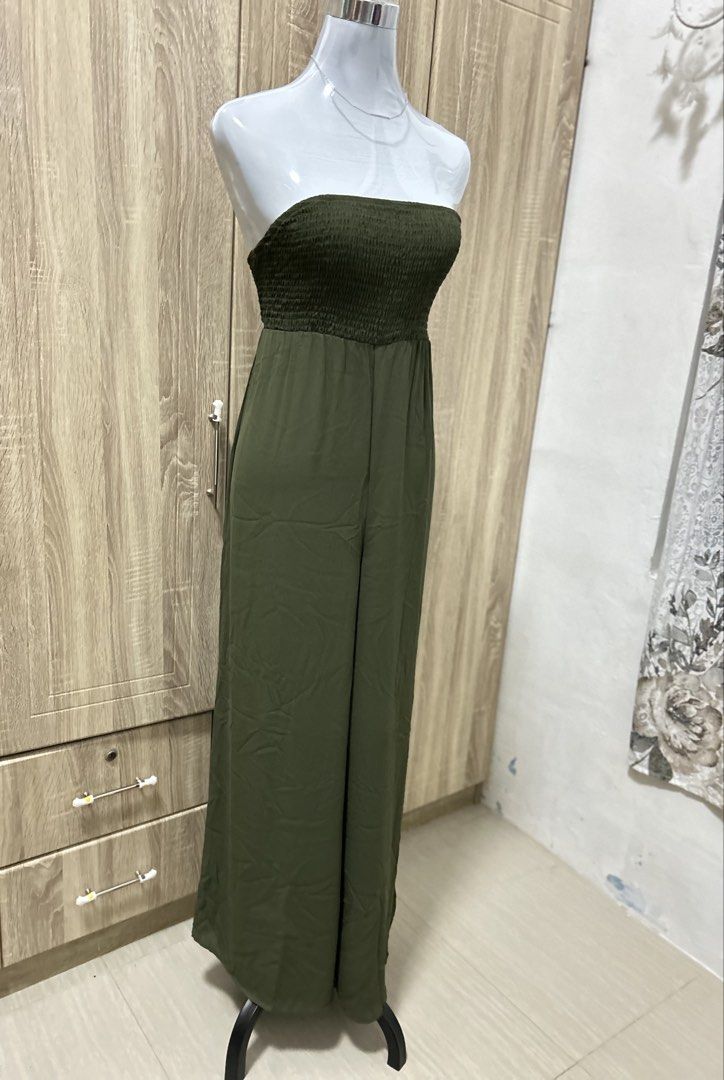 Olive Green Strapless Smocked Jumpsuit (Category: Jumpsuits) located in Cavite. Submitted by cl09-39734 (Listing ID 1465817994, Image 2). Description: - Color: Olive green - Style: Strapless jumpsuit with wide legs - Details: Comfortable smocked bodice - Fabric: Light and flowing for warm days - Fit: Easy to slip on and wear.