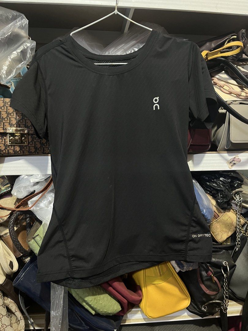 On cloud On Running drytec womens shirt (Category: Activewear) located in Tandag. Submitted by archives.min (Listing ID 1465949019, Image 1). Description: On cloud On Running drytec womens tshirt size Large no issue .