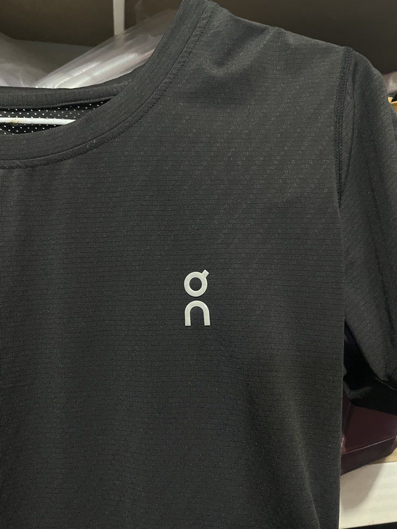 On cloud On Running drytec womens shirt (Category: Activewear) located in Tandag. Submitted by archives.min (Listing ID 1465949019, Image 2). Description: On cloud On Running drytec womens tshirt size Large no issue .