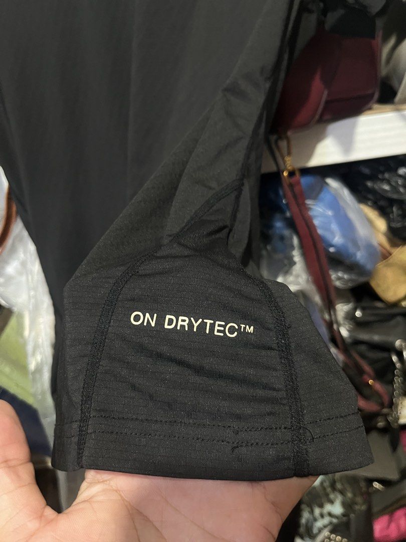 On cloud On Running drytec womens shirt (Category: Activewear) located in Tandag. Submitted by archives.min (Listing ID 1465949019, Image 3). Description: On cloud On Running drytec womens tshirt size Large no issue .