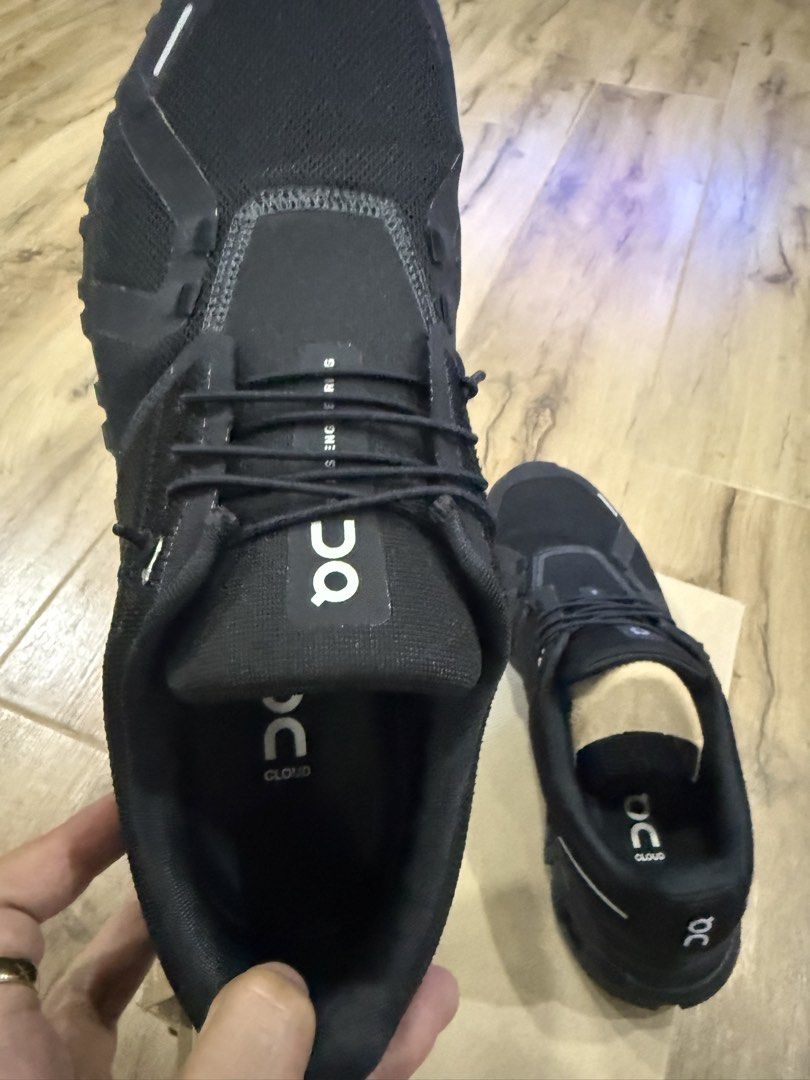 On Cloud Rubber Shoes (Category: Sneakers) located in Tagaytay City. Submitted by prelovedbytmj (Listing ID 1465887611, Image 2). Description: On Cloud Rubber Shoes. Color Black. Size 8.5 Paki check na lang po box. Nothing to explain.