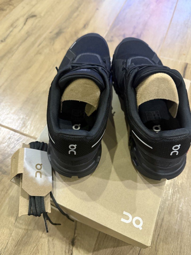 On Cloud Rubber Shoes (Category: Sneakers) located in Tagaytay City. Submitted by prelovedbytmj (Listing ID 1465887611, Image 1). Description: On Cloud Rubber Shoes. Color Black. Size 8.5 Paki check na lang po box. Nothing to explain.