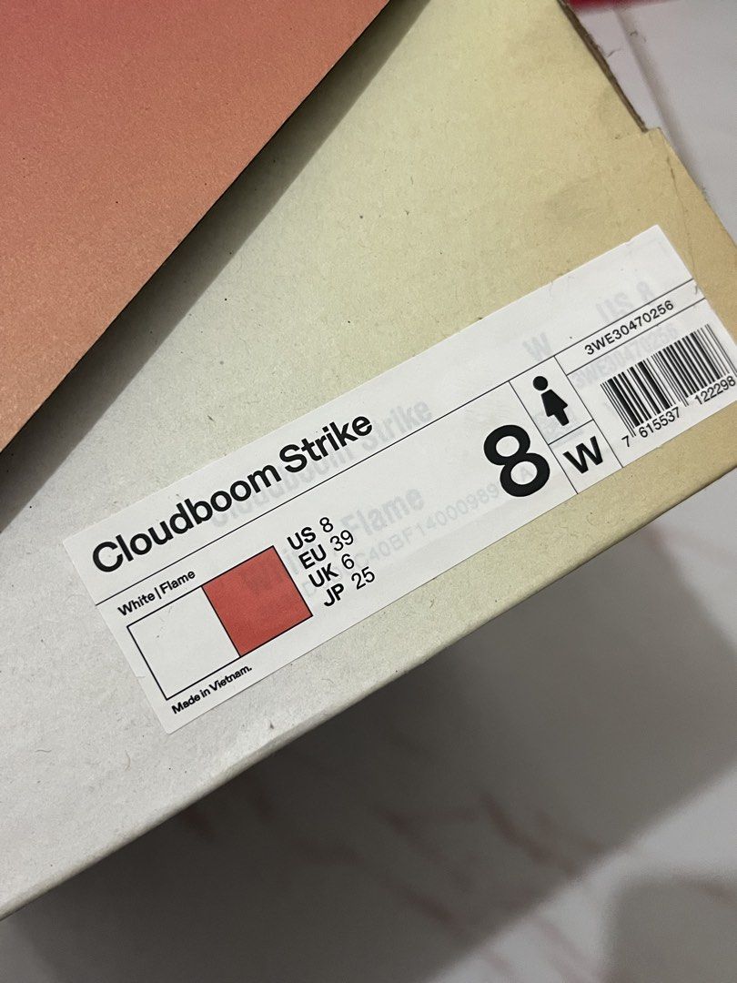 On cloudboom strike (Category: Sneakers) located in Davao. Submitted by rewearclub.dvo (Listing ID 1465914618, Image 2). Description: On cloudboom strike Used only once (10km run) Originally bought from japan at Php 16,000 inc shipping and other fees Womens size 8 Mens 7 Php 10,000 Loc: Davao City Can do meet up or shipping (sf shoulder by the buyer).