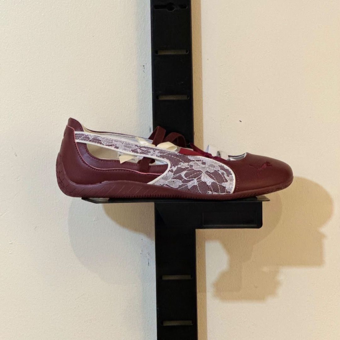 Onhand Puma Ballets Women size (Category: Sneakers) located in Quezon City. Submitted by creamymatchaaaaonlyyyy (Listing ID 1465933577, Image 3). Description: -Unauthorized Authentic -Quezon City, Pasong Tamo -With box brandnew -Women size 36-40 Men 41-45 -Mop :maribank gcash bdo , half is accepted if lalamove or cod w dp at least to avoid any cancellations. -no exchange/return -J&T Lalamove LBC.