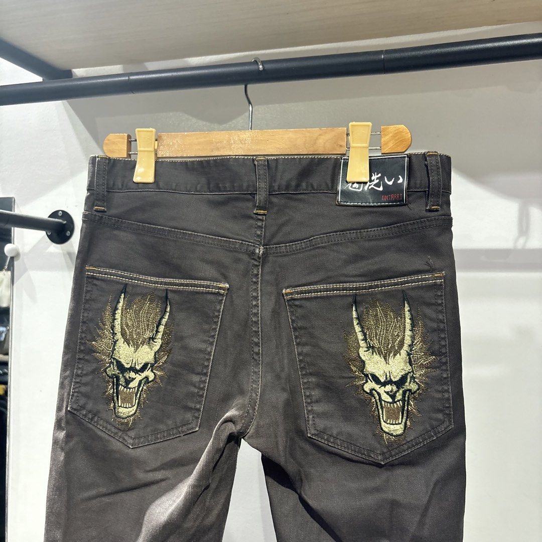 Oniarai Samurai Pants (Category: Chinos) located in Bambang. Submitted by heats777 (Listing ID 1465851431, Image 1). Description: Excellent condition No issue Size: 32 on tag.