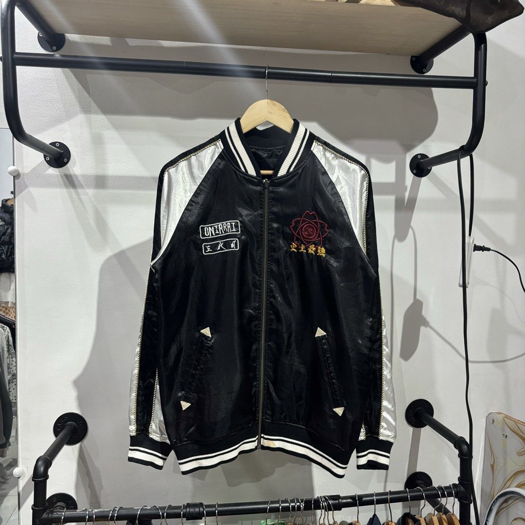 Oniarai Sukujan Reversible Jacket (Category: Coats, Jackets and Outerwear) located in Bambang. Submitted by heats777 (Listing ID 1465902661, Image 2). Description: Excellent condition No issue Size: Medium on tag can fit to L-Semi XL.