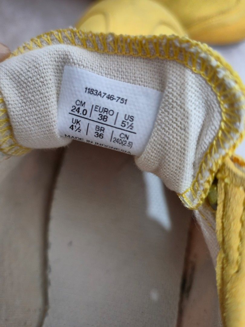 Onitsuka Tiger Slip-on (Category: Sneakers) located in Manila. Submitted by yoongi.zurc (Listing ID 1465853964, Image 3). Description: - Color: Yellow / Black - Size: US 5.5 / UK 4.5 / EUR 38 / CM 24.0 - no more box (i don't keep it) - rfs: decluttering.