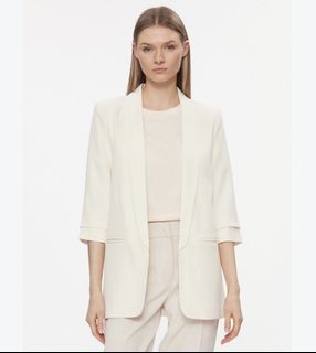 (Category: ) located in . Submitted by luxe.and.less (Listing ID 1404009079, Image 1). Description: .