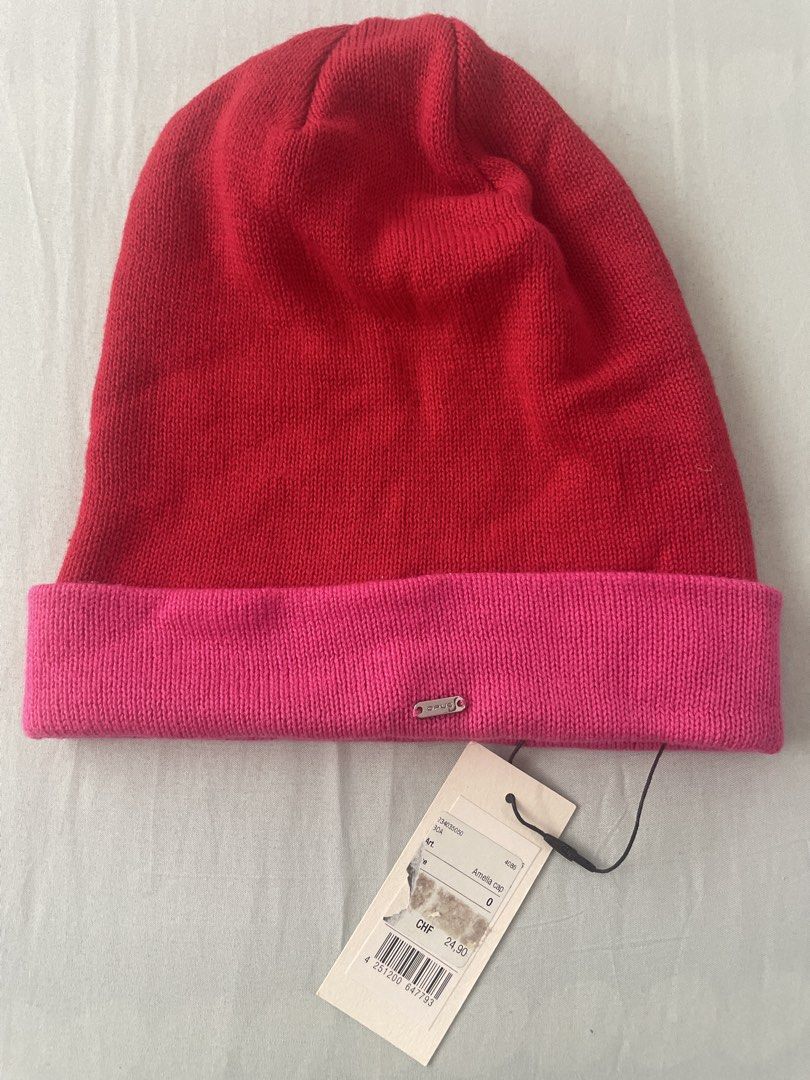 Opus Amelia Cap Beanie Red Pink (Category: Hats & Beanies) located in San Juan City. Submitted by redrosierose (Listing ID 1465809584, Image 1). Description: - Brand: Opus (Amelia cap) - Color: Red and pink - Design: Fold-over cuff with a small front metal logo tag - Material: 55% polyacrylic, 45% cotton blend - Condition: Brand new, unworn with original store tags attached (CHF 24.90 price tag) -Never use P500 + Shipping c/o buyer RFS: Declutter