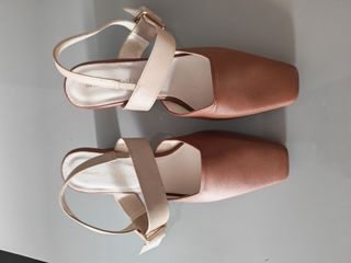 （分類：）位於 。 由 floraaarh 提交（商品編號 1465911125，圖片 1）。簡介： 。