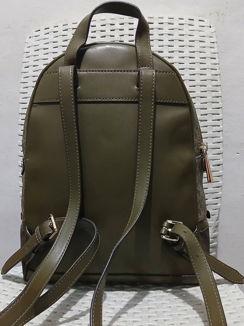 ORIG MICHAEL KORS BACKPACK🔥❤️ grabe sa ganda neto😍😍 (Category: Activewear) located in Manila. Submitted by jecelstylebags (Listing ID 1465915294, Image 3). Description: ORIG MICHAEL KORS BACKPACK🔥❤️ grabe sa ganda neto😍😍.