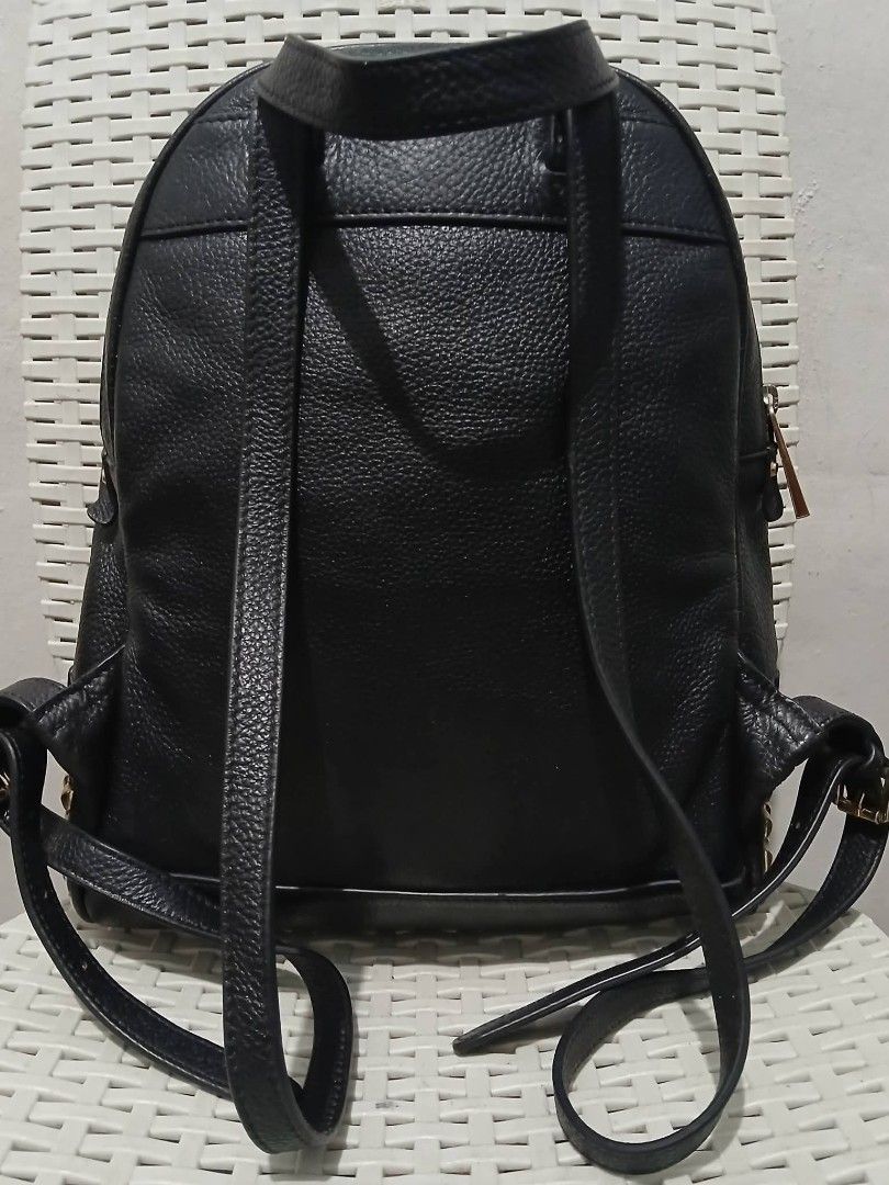 ORIG MICHAEL KORS BACKPACK🔥❤️ grabe sa ganda neto😍😍 (Category: Activewear) located in Manila. Submitted by jecelstylebags (Listing ID 1465915527, Image 3). Description: ORIG MICHAEL KORS BACKPACK🔥❤️ grabe sa ganda neto😍😍.