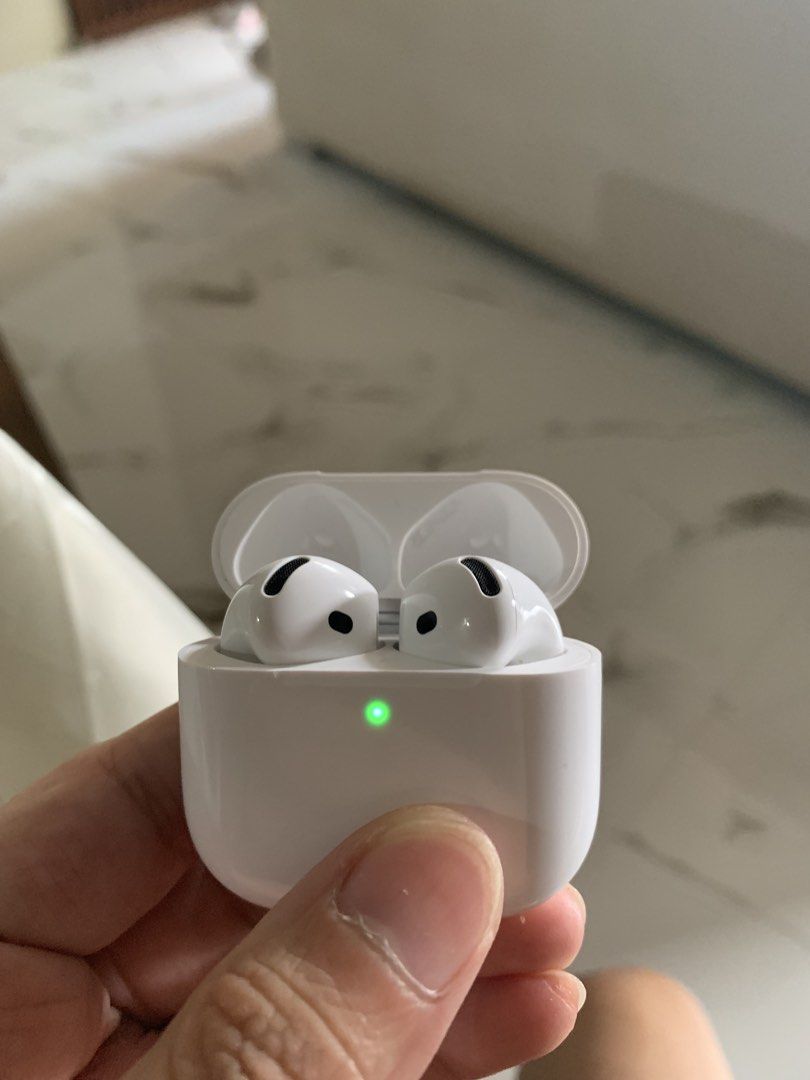 Original Apple Airpods 4 (Non ANC) (Category: Earphones) located in Makati City. Submitted by john15.5 (Listing ID 1465785202, Image 1). Description: Try Secondhand Original Apple Airpods 4 (Non ANC) for only Php 5900 -100% Original -Free Usb C cable -Free Silicon Case -Smoothness 96% Front & 97% Back -Good battery life -Matagal Malowbat, Mabilis magcharge -Good quality -Crisp Button -Actual Photo -Ready to use -No Box -No swap -Free Shipping via