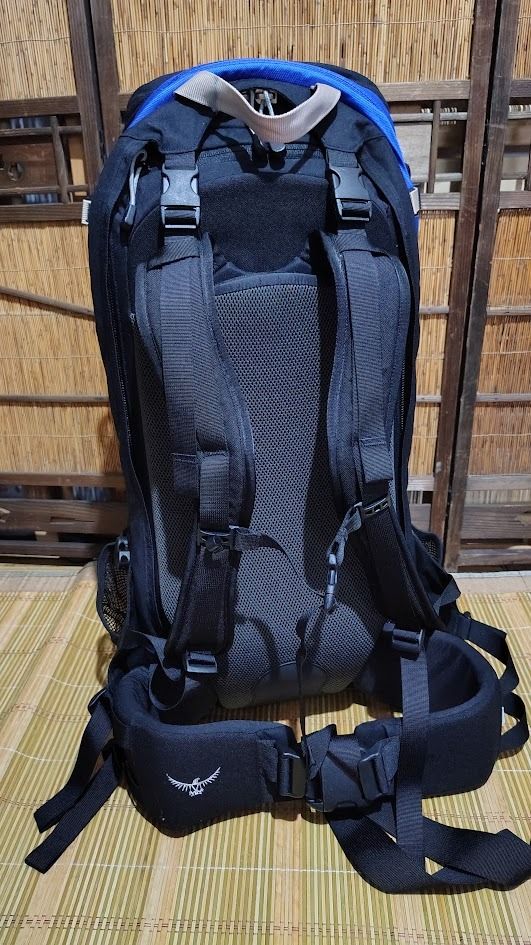 OSPREY ECLIPSE 42 LITRE HIKING CAMPING BACKPACK (Category: Hiking & Camping) located in Dasmarinas. Submitted by k3japanstoreph (Listing ID 1465891883, Image 3). Description: OSPREY ECLIPSE 42 LITRE HIKING CAMPING BACKPACK Planning your next hike, camping trip, or outdoor adventure? This Osprey Eclipse 42-liter backpack gives you a practical amount of space for your essentials while keeping your pack manageable for the trail. • Capacity: 42 liter