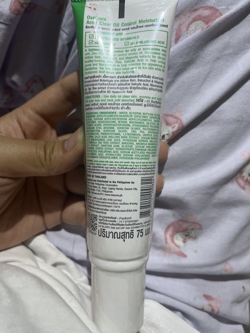 Oxecure Acne Clear Oil Control Moisturizer 75ml (Category: Face Care) located in Manila. Submitted by w_anne_alveoli (Listing ID 1465913136, Image 2). Description: - Product: Oxecure Acne Clear Oil Control Moisturizer - Size: 75ml tube - Formula: Lightweight gel made in Thailand - Key Ingredients: Encapsulated botanicals, Niacinamide, and 8D Hyaluronic Acid - Benefits: Targets acne-prone skin, controls excess oil, and provides hydration without c