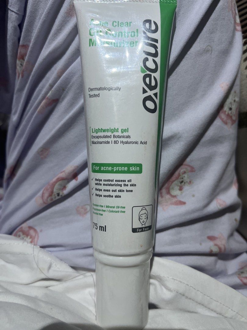 Oxecure Acne Clear Oil Control Moisturizer 75ml (Category: Face Care) located in Manila. Submitted by w_anne_alveoli (Listing ID 1465913136, Image 1). Description: - Product: Oxecure Acne Clear Oil Control Moisturizer - Size: 75ml tube - Formula: Lightweight gel made in Thailand - Key Ingredients: Encapsulated botanicals, Niacinamide, and 8D Hyaluronic Acid - Benefits: Targets acne-prone skin, controls excess oil, and provides hydration without c