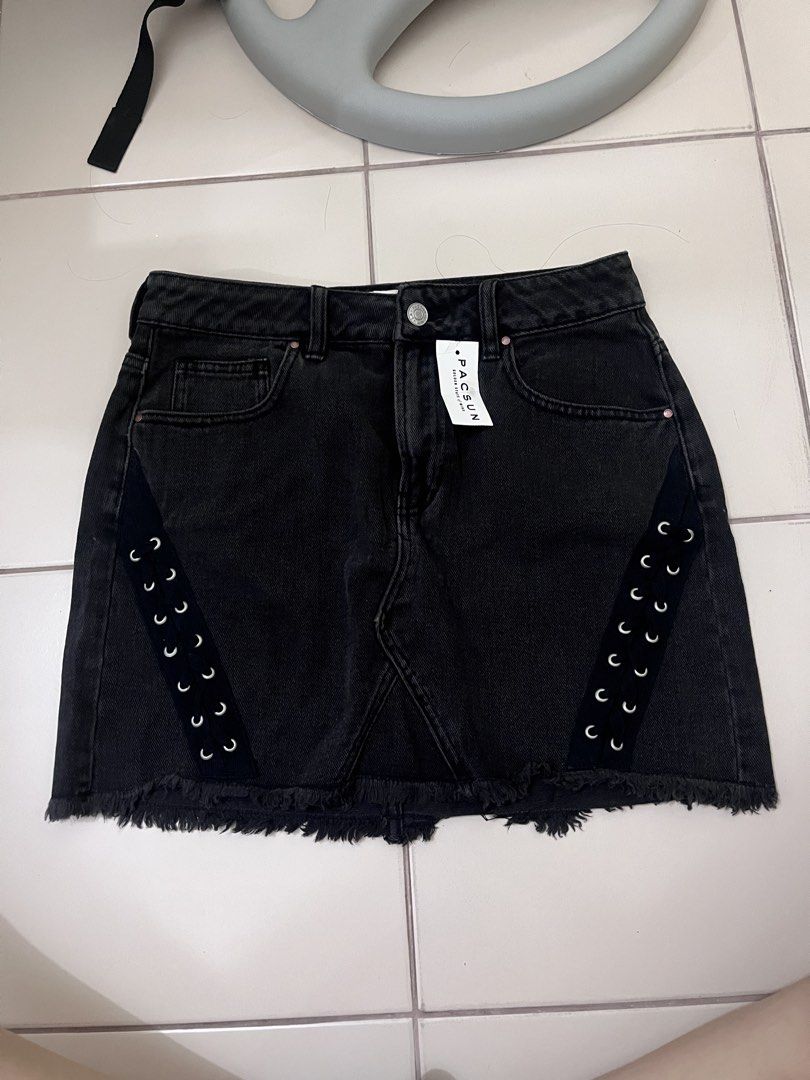 Pacsun black skirt (Category: Skirts) located in Pasig City. Submitted by skydecluttering (Listing ID 1465927855, Image 3). Description: size 26 waist.