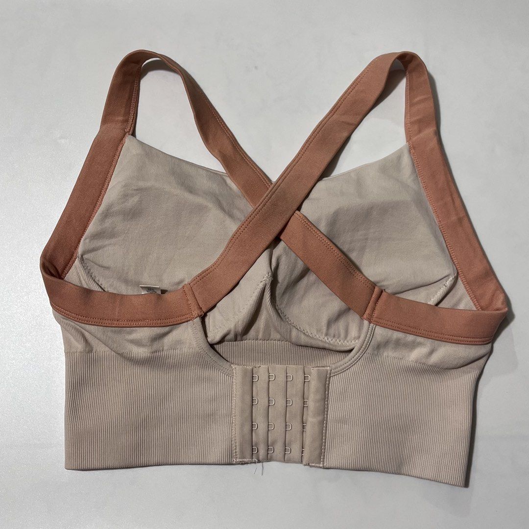 Padded Sports Bra (Category: Activewear) located in Manila. Submitted by dayclutter (Listing ID 1465827398, Image 2). Description: Can fit small-medium Padded.