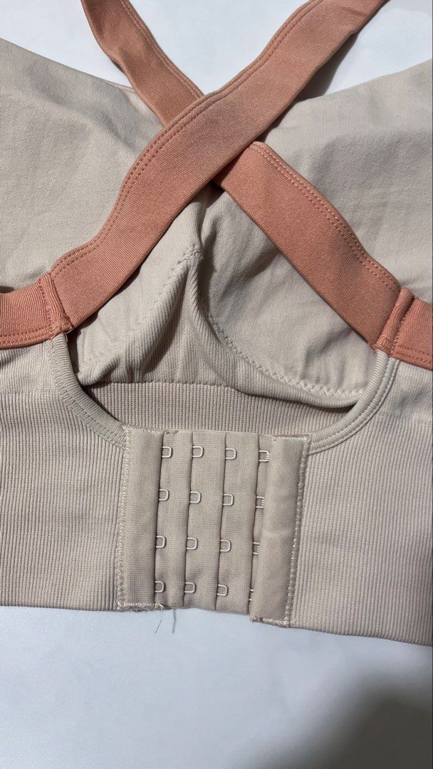 Padded Sports Bra (Category: Activewear) located in Manila. Submitted by dayclutter (Listing ID 1465827398, Image 3). Description: Can fit small-medium Padded.