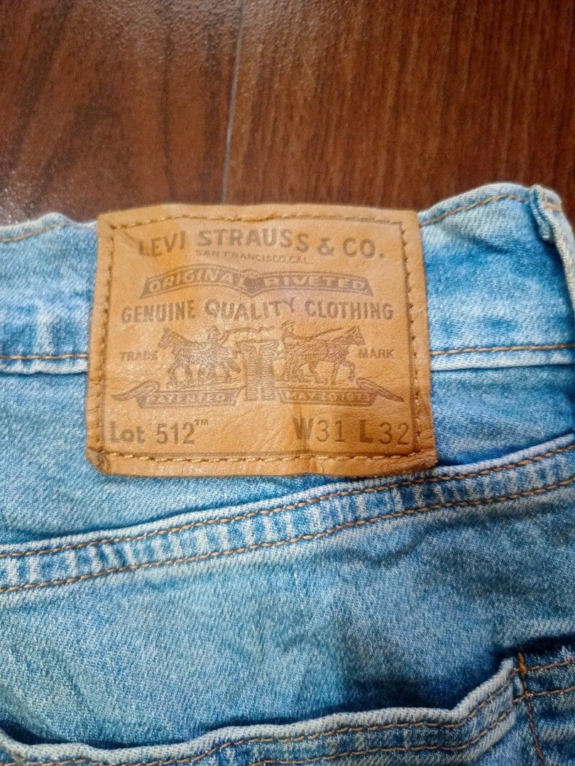 Pants (Category: Jeans) located in Santa Cruz. Submitted by repradovanclifford455 (Listing ID 1465836122, Image 3). Description: For sale Levis 512 slim W31 L32 Actual W31-33 L38-39 Excellent condition Ash color 900 only Pila laguna.