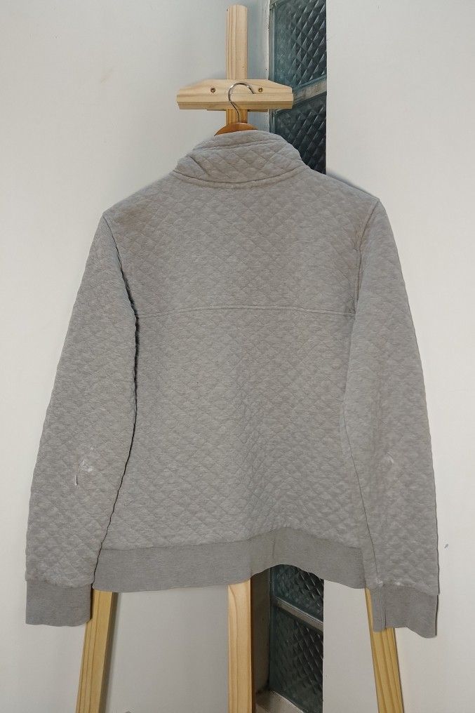 Patagonia Quilted Snap-T Pullover (Category: Coats, Jackets and Outerwear) located in Manila. Submitted by patrickjos06722 (Listing ID 1465904692, Image 2). Description: - Brand: Patagonia - Style: Quilted pullover sweater - Color: Grey with light purple snap button placket, chest pocket, and classic logo patch - Details: Ribbed cuffs and hem - Width: ~20 inches - Length: ~24 inches - Condition: Great pre-loved condition (Trusted Carousell Seller