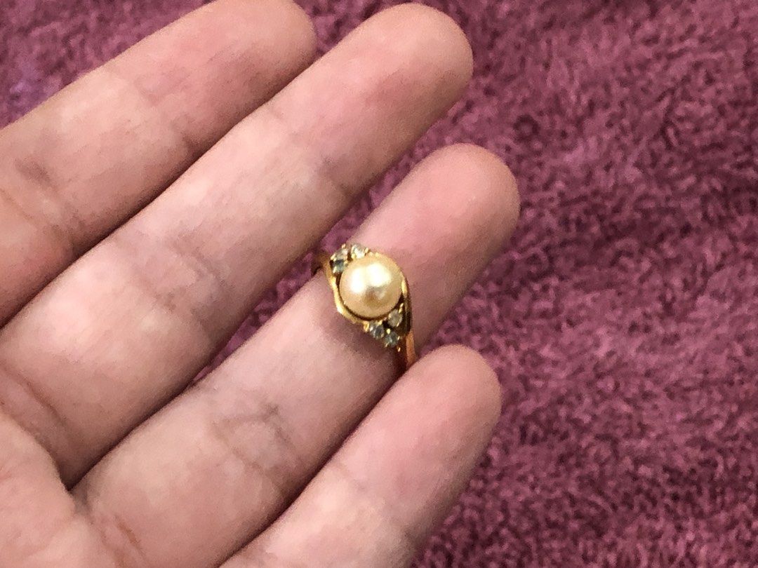 Pearl Ring, Size 6 | 14 Karat Gold Plated (Category: Rings) located in Caloocan City. Submitted by toris.closet.mnl (Listing ID 1465893653, Image 3). Description: Made from pearl 14 karat gold electroplated Size 6 Bought in the USA.