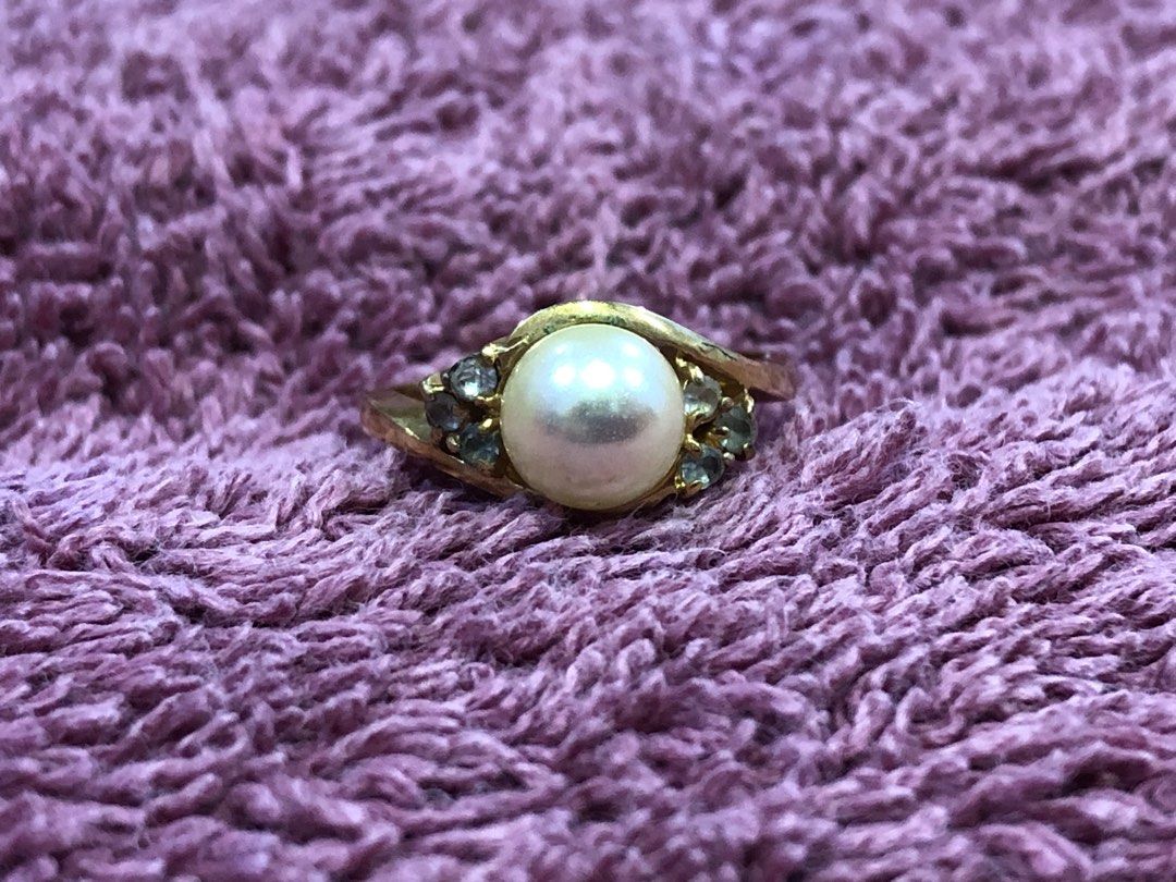 Pearl Ring, Size 6 | 14 Karat Gold Plated (Category: Rings) located in Caloocan City. Submitted by toris.closet.mnl (Listing ID 1465893653, Image 1). Description: Made from pearl 14 karat gold electroplated Size 6 Bought in the USA.