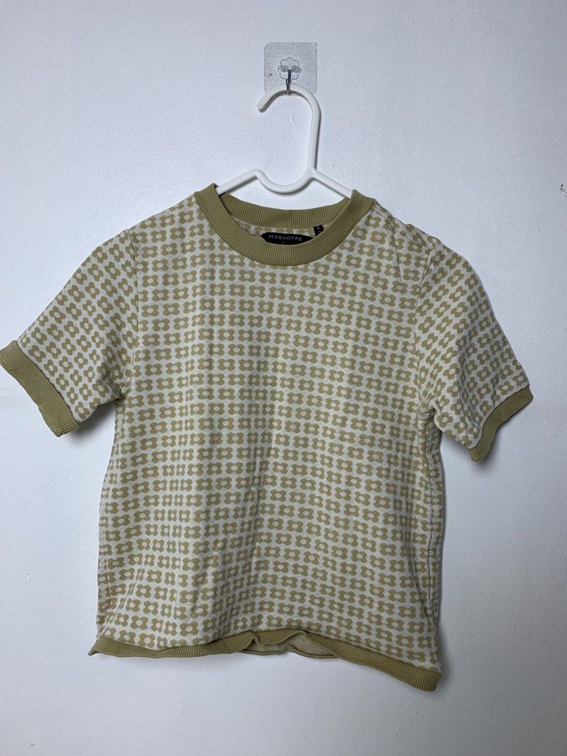 Penshoppe Beige Flower Pattern Short Sleeve Top (Category: Shirts) located in San Pedro. Submitted by reginacarla (Listing ID 1465792395, Image 1). Description: - Brand: Penshoppe - Size: S (tag on collar) - Color: Beige and cream with retro flower pattern - Fit: Relaxed fit style - Details: Ribbed collar, cuffs, and hem - Material: Comfortable, easy-to-match fabric perfect for pairing with jeans or skirts.