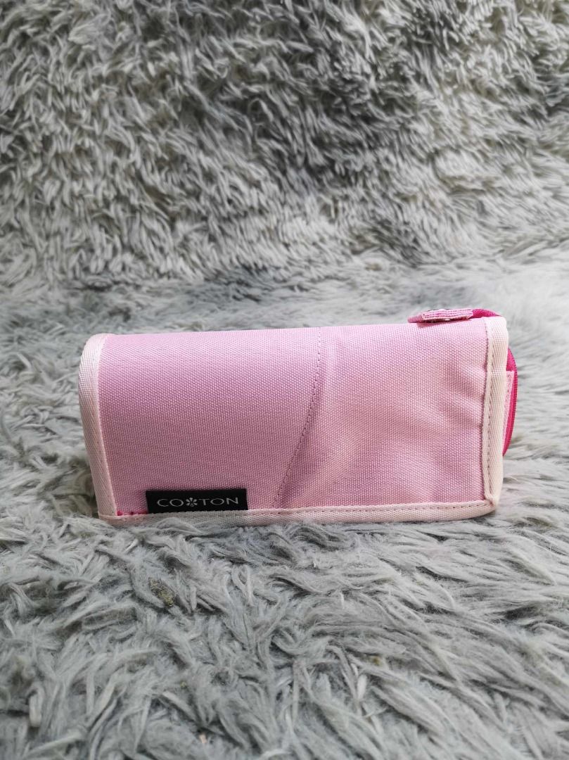 Pink Compact Pencil Case (Category: Stationery & School Supplies) located in Santa Cruz. Submitted by jmy_surplus.2 (Listing ID 1465904721, Image 1). Description: Size ; L - 7.5 W - 3.5 Color ; Pink Type ; Pencil case Brand ; No brand Material ; Nylon Style ; Zipper Closure Pink Pencil Case LG 113 JMY 5 Batch #224.