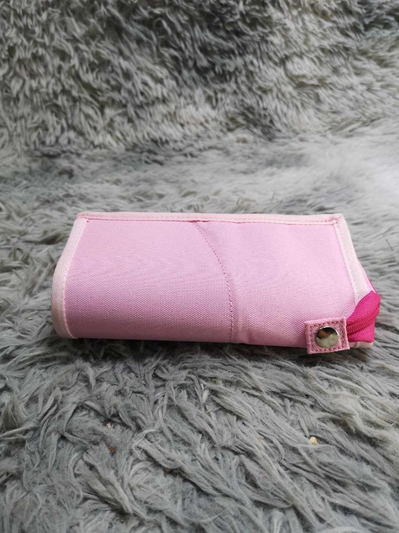Pink Compact Pencil Case (Category: Stationery & School Supplies) located in Santa Cruz. Submitted by jmy_surplus.2 (Listing ID 1465904721, Image 3). Description: Size ; L - 7.5 W - 3.5 Color ; Pink Type ; Pencil case Brand ; No brand Material ; Nylon Style ; Zipper Closure Pink Pencil Case LG 113 JMY 5 Batch #224.