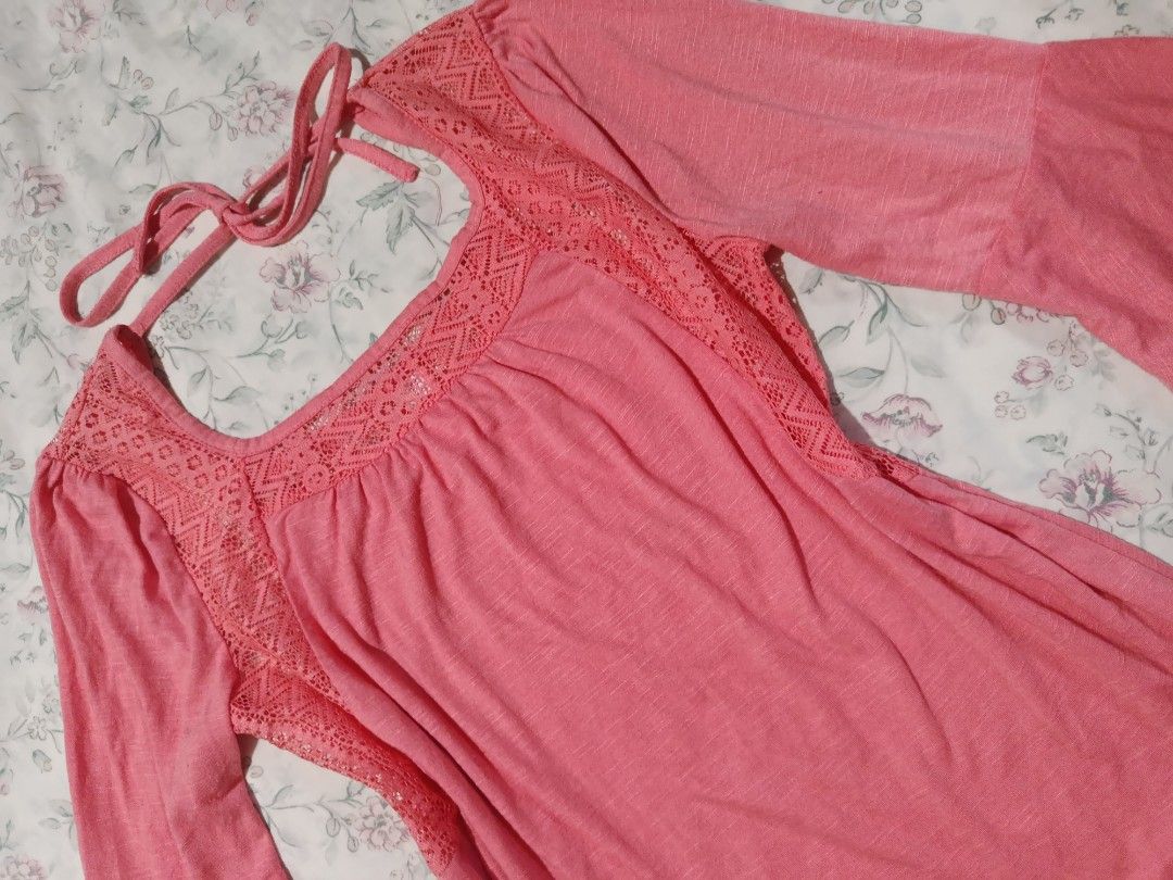 PINK LONG SLEEVE (Category: Longsleeves) located in Manila. Submitted by itzme_acquaria (Listing ID 1465841150, Image 3). Description: S-M.