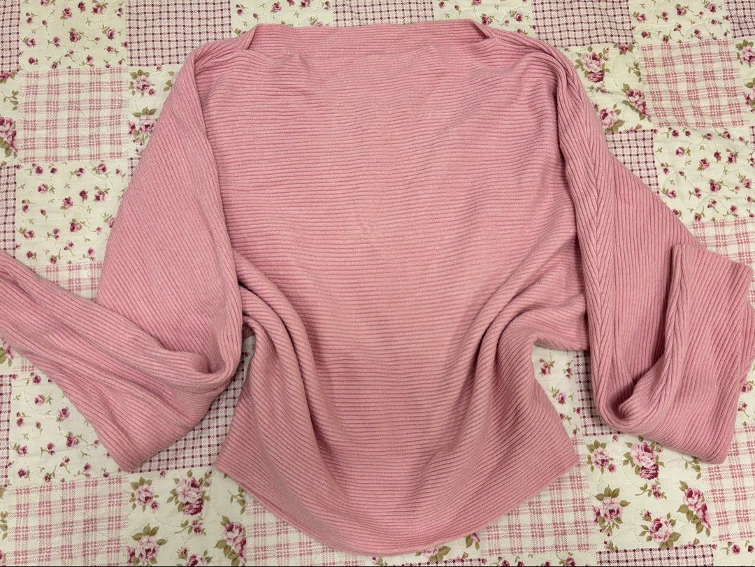 Pink loose off-shoulder top (Category: Longsleeves) located in Manila. Submitted by andycluttr (Listing ID 1465918636, Image 1). Description: could fit size xs-s.