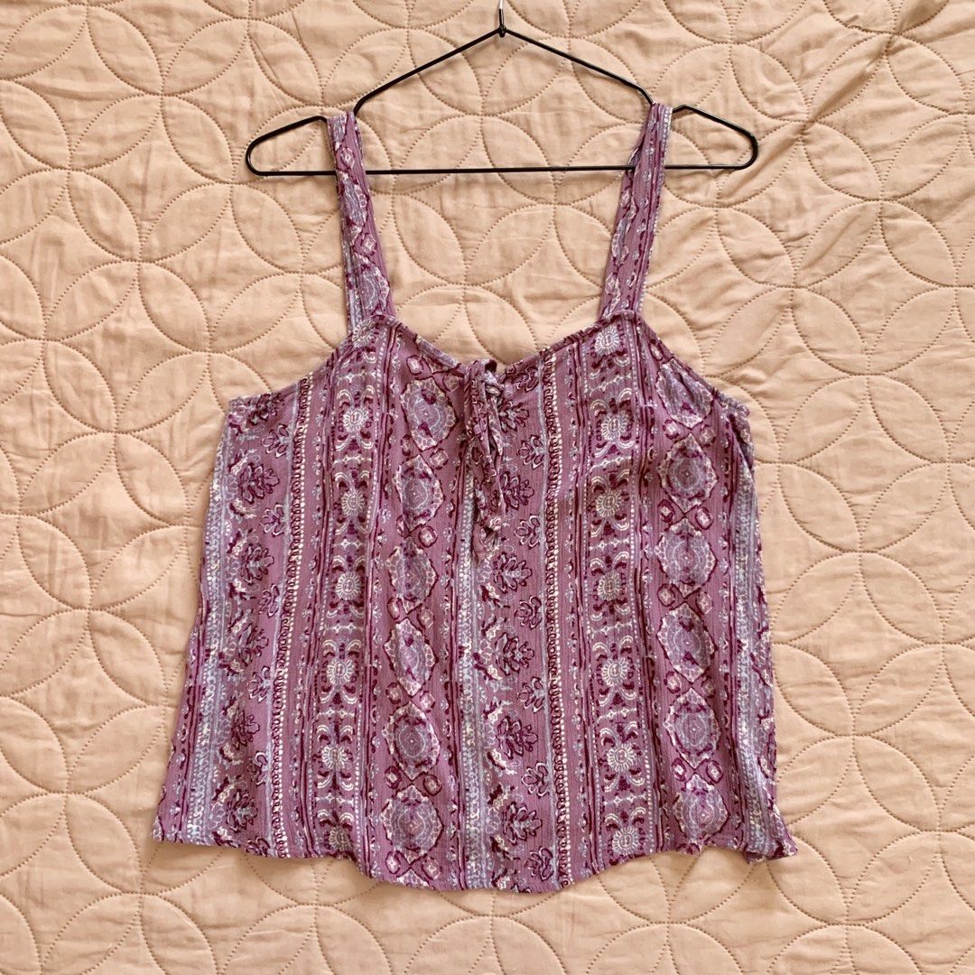 Pink Rose Top (Category: Sleeveless) located in San Fernando. Submitted by mariaelykavino (Listing ID 1465794046, Image 1). Description: .