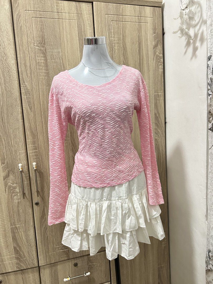 Pink textured long-sleeve top (Category: Longsleeves) located in Cavite. Submitted by cl09-39734 (Listing ID 1465821938, Image 2). Description: .