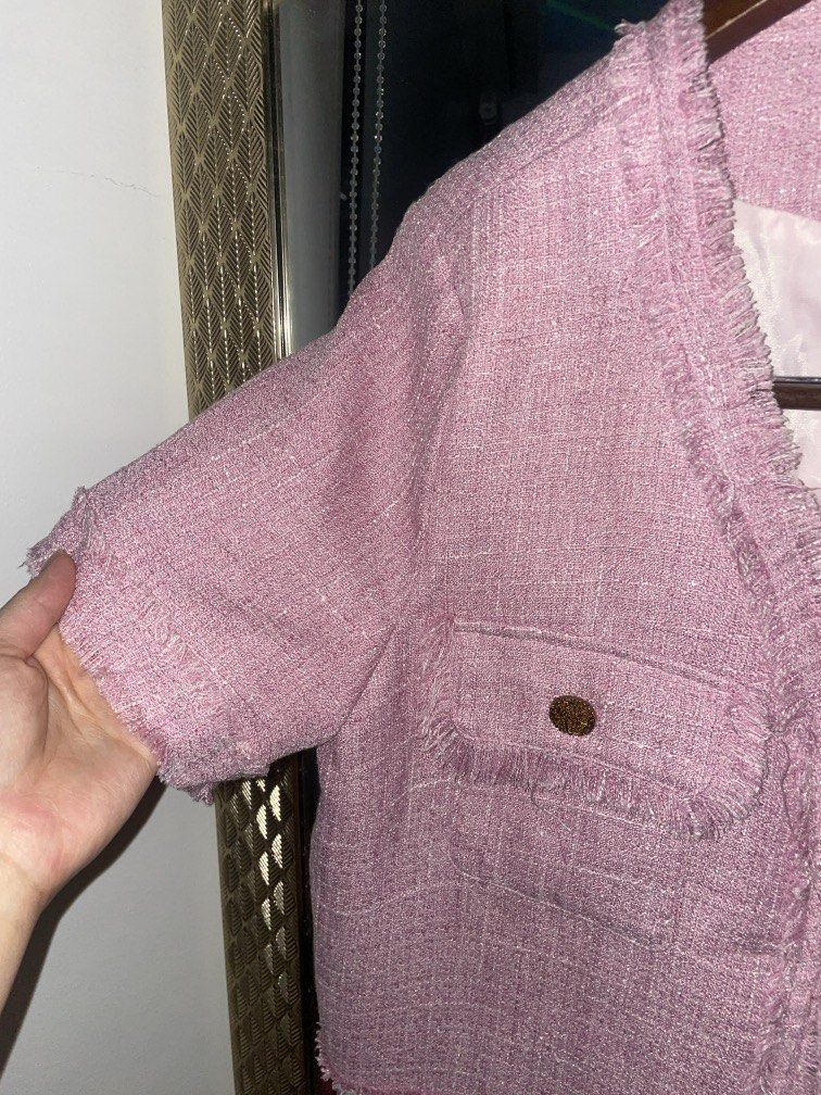 Pink tweed crop boxy top (Category: Blouses) located in Bacolor. Submitted by louiviellefinds (Listing ID 1465942107, Image 2). Description: Good as new Wash but never worn.