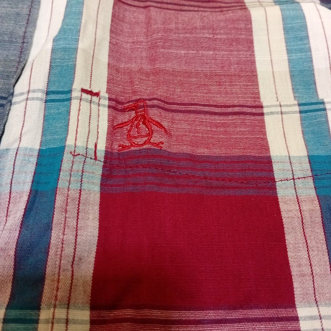 short-sleeve plaid button-down shirt (Category: Activewear) located in Lingayen. Submitted by prince-cacatian (Listing ID 1465796570, Image 3). Description: Penguin polo shirt Size/Dimes: W19 L28 GOOD CONDITION COLOR RATE 10-10 NO ISSUE .