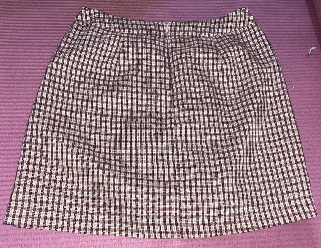 Plaid Skirt (Category: Skirts) located in Makati City. Submitted by maurees_ (Listing ID 1465896472, Image 2). Description: Waist: 26-28 inches Length: 16 inches .