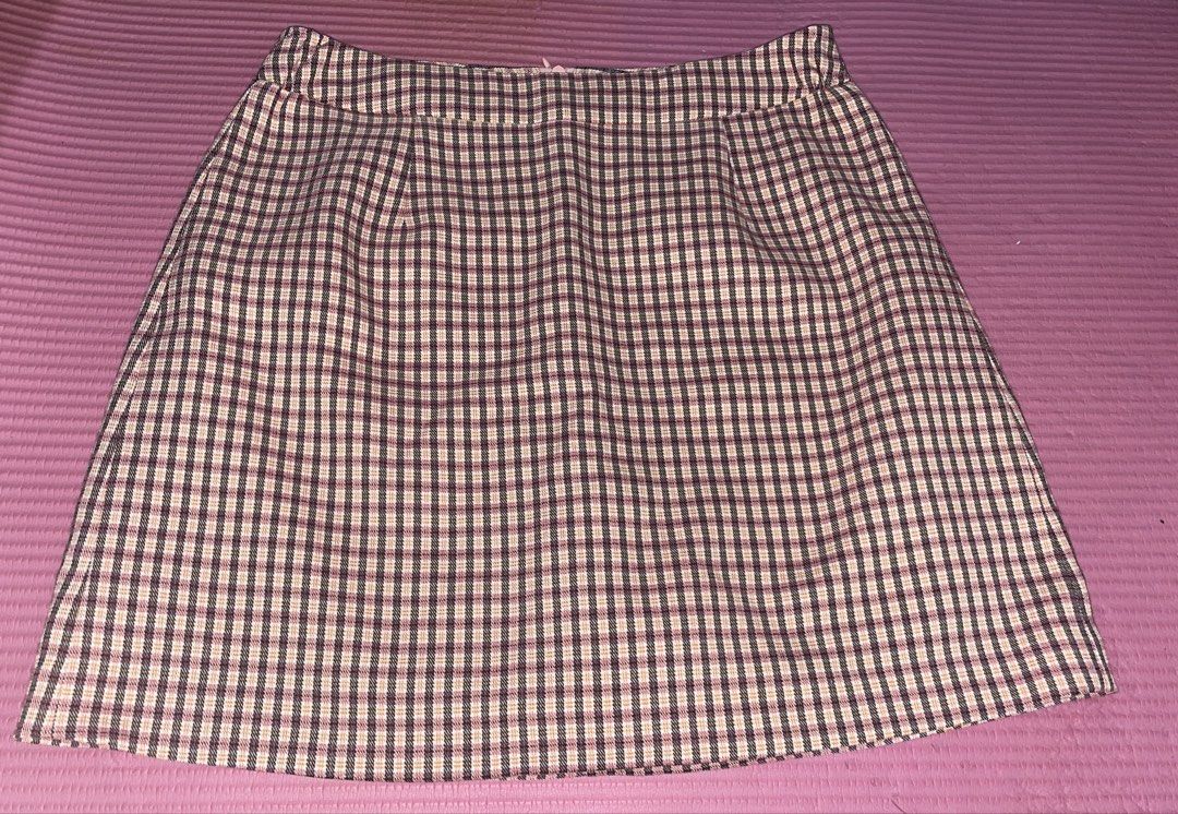 Plaid Skirt (Category: Skirts) located in Makati City. Submitted by maurees_ (Listing ID 1465896472, Image 1). Description: Waist: 26-28 inches Length: 16 inches .
