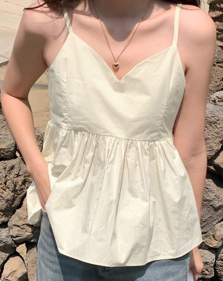 Plain Pleated Tank Top (Category: Sleeveless) located in Manila. Submitted by lueur000 (Listing ID 1465917336, Image 1). Description: Color - Apricot Small Front Length - 44/17 Bust - 86/34.